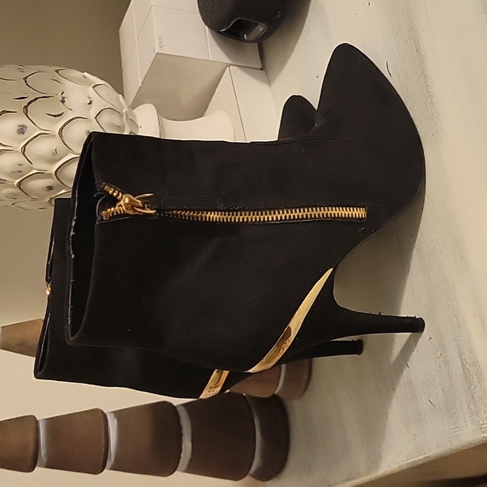Guess Black Swede Heeled Booties SZ 9M